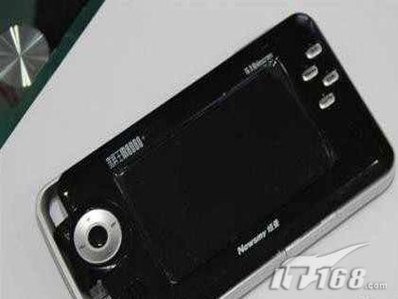 性能彪悍全能MP4 纽曼M8000+售1899元