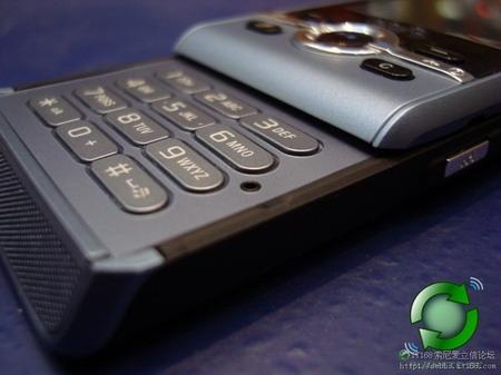 搭载双扬声器索爱W595特别版开箱图赏(3)