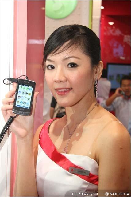 全透明键盘LG触控手机GD900现场试玩