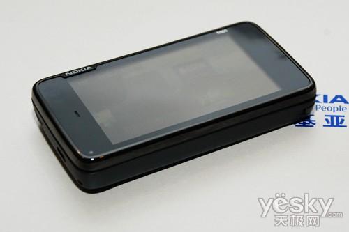 搭载Maemo5平台诺基亚侧滑盖N900图赏