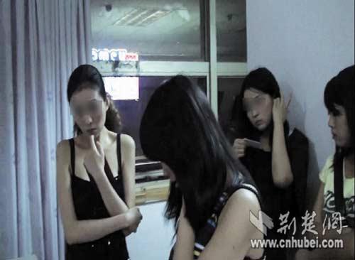 �ֱ���CEO֣������ɫ����Ƶ��վ�����