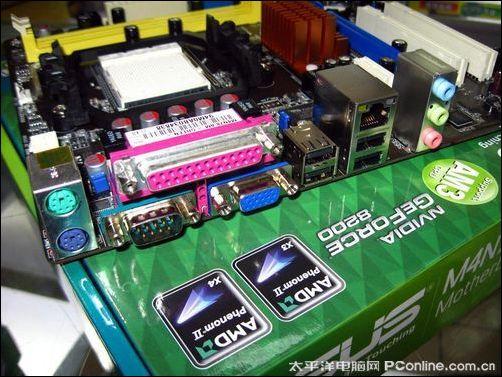 --> 【1月7日太平洋电脑网西安讯】华硕M4N78-AM V2主板集成了GeForce 8200显示核心,具备出色的高清解码能力,并且支持华硕独家的一键超频技术,小编近日在卖场获悉,这款主板报价505元,感兴趣的朋友不妨来了解一下。 做工方面,华硕M4N78-AM V2主板采用咖啡色PCB板microATX板型设计,基于MCP78S单芯片组设计,板载GF8200的显卡。主板支持Socket AM2/AM2+/AM3接口Phenom FX/Phenom X4/Phenom X2系列处理器,支持高达