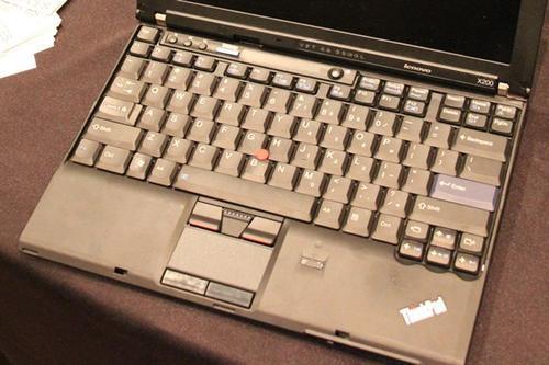 CES谍照:ThinkPad新版X200增加触控板