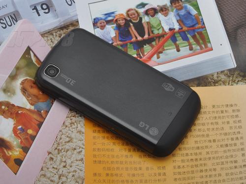 个性时尚LG触控手机KM555e精美图赏