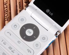 可爱棒棒糖翻盖手机 LG GD580e上市首降 