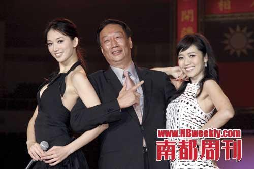  2007年2月16日,鸿海集团尾牙，众星云集。林志玲、郭台铭、侯佩岑。