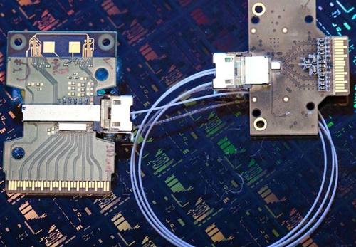 里程碑式进展 Intel光通信芯片达50Gbps_硬件