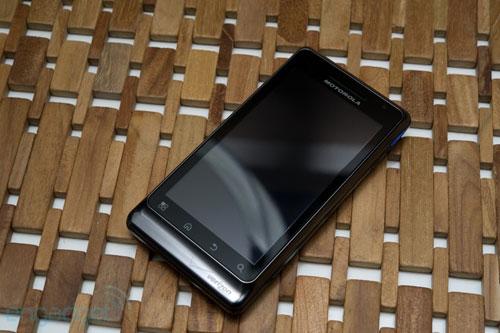 Android旗舰摩托罗拉Droid2开箱图赏
