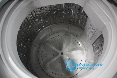 仿活塞空气压力原理,缓冲洗衣机工作时产生的冲击力,有效平衡衣物偏心