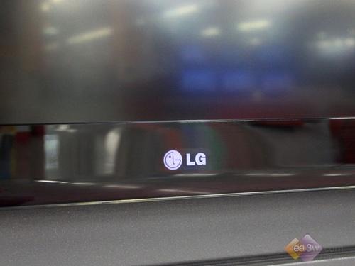 2.93cm超薄机身!LG 42LE5500液晶上市