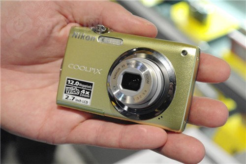 仅27mm超薄金属机身尼康S3000售价1130元