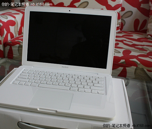 梦想中的白色 苹果MC207CH现仅售7400元_笔
