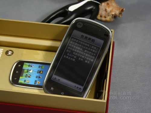 双模智能 白色礼包版摩托XT800售3188元_手机