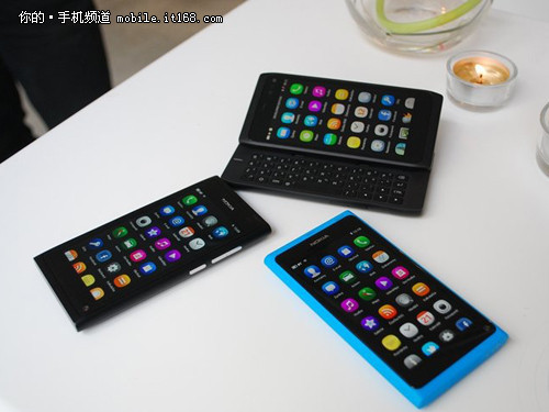 侧滑全键盘+MeeGo 诺基亚N950真机赏析