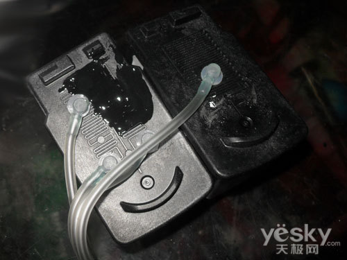 将连供墨盒放置在高处