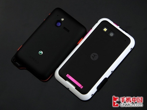 ʱ���������ܶԾ�ST17i�Ա�ME525+��