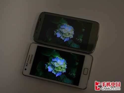 双核最强战摩托罗拉ME865对比三星i9100