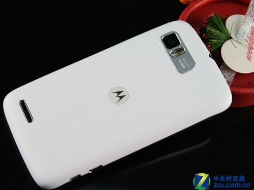 4.3巨屏双核 白色摩托罗拉ME865真机赏析(4)_