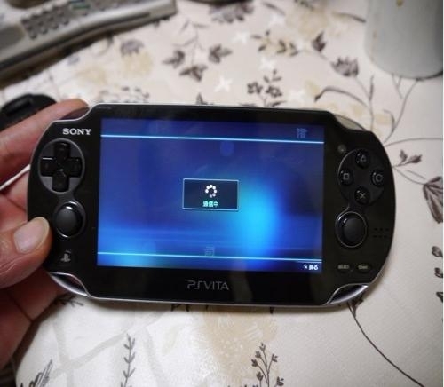索尼首批PS Vita遭遇死机门_软件学园