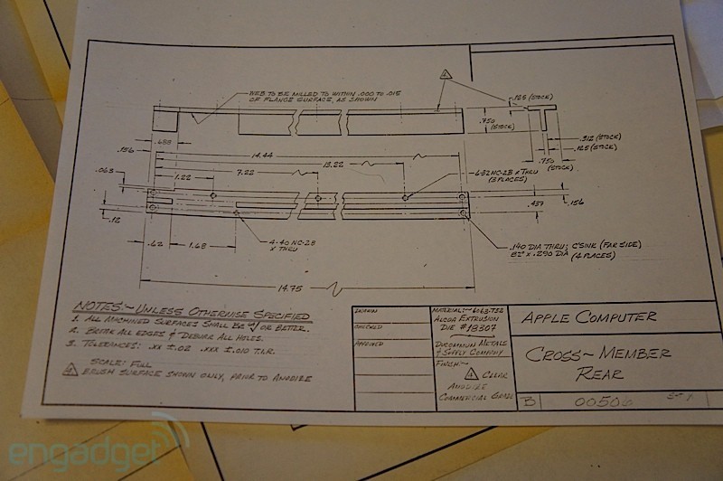 苹果联合创始人展示早期产品设计草图_笔记本