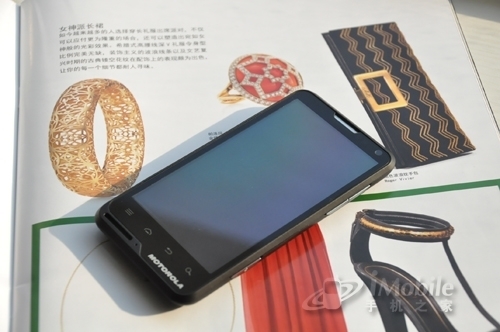 4英寸触控屏摩托超薄智能机XT615评测