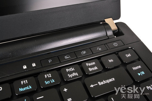 Photo: Ultimate Business Review Acer TravelMate 8481TG