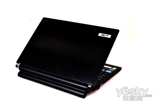 Photo: Ultimate Business Review Acer TravelMate 8481TG