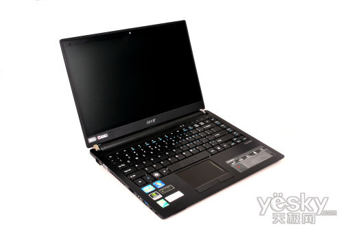 Photo: Ultimate Business Review Acer TravelMate 8481TG