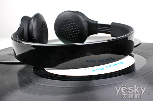 春运漫长车途听歌看电影 无线耳机更方便_硬件