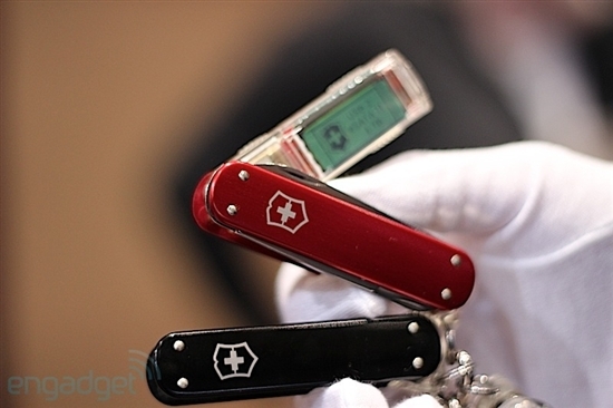 体验三千美元正牌瑞士军刀:带1TB高速U盘