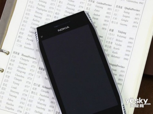 拍照听歌都不错娱乐机 诺基亚X7-00售2280元