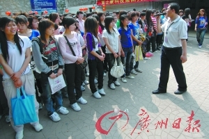 龙华人才市场富士康招聘网:请问龙华富士康招聘地址?现在还招人吗?