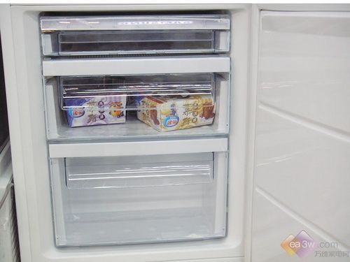 三星三门冰箱降1209 纤巧身材尝新鲜