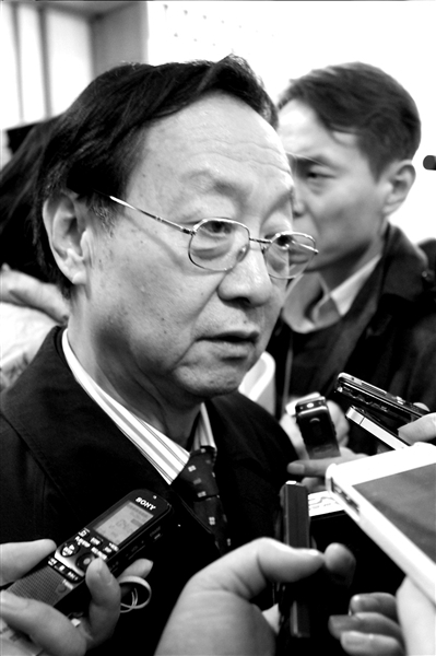 李毅中谈网络监管：电信法立法已提上日程
