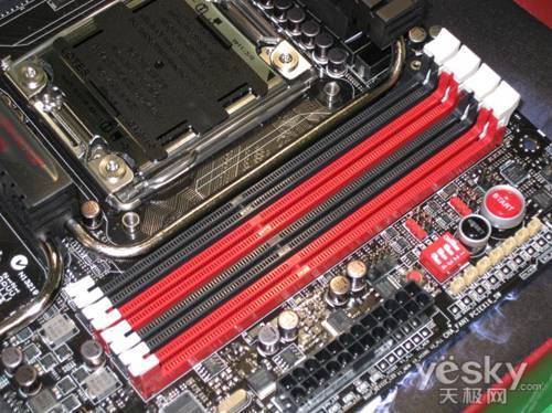 5条PCI-E3.0 X16插槽 华硕ROGX79主板售499