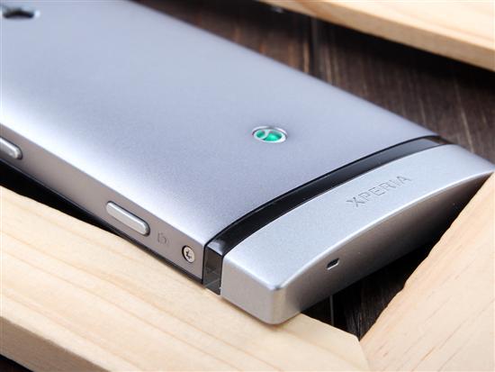 金属素纱衣 索尼触控双核智能LT22i图赏(2)_手机