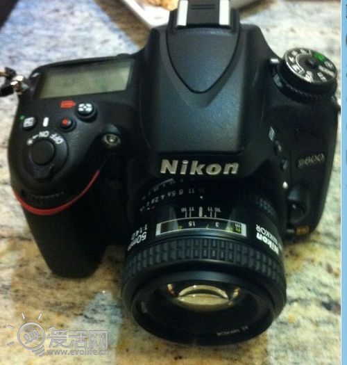 尼康D600全副单反谍照曝光 保留机身马达_数