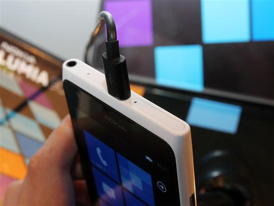 “白”里挑一诺基亚Lumia900真机实拍