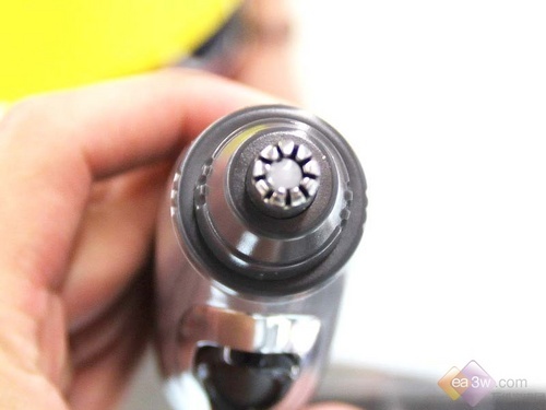 不让鼻毛煞风景 松下鼻毛修剪器ER430