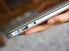MacBook Air银色 USB及音频图 
