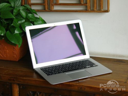 超薄机身的苹果 11英寸 MacBook Air_笔记本