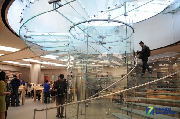 探秘:亚洲最大苹果直营店落户王府井_笔记本