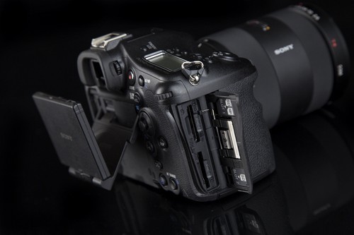 全球首款全画幅半透镜单电索尼A99评测