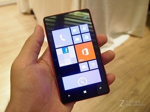 炫彩WP8智能 诺基亚Lumia 820到货3499元 