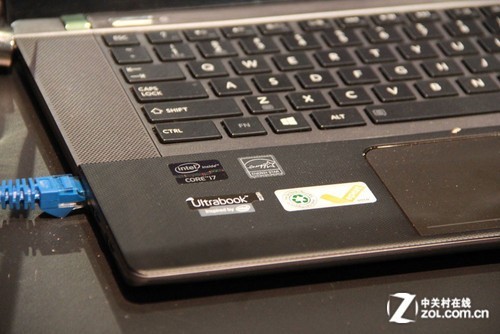 CES2013:��֥չʾ�¿�Win8/���������� 