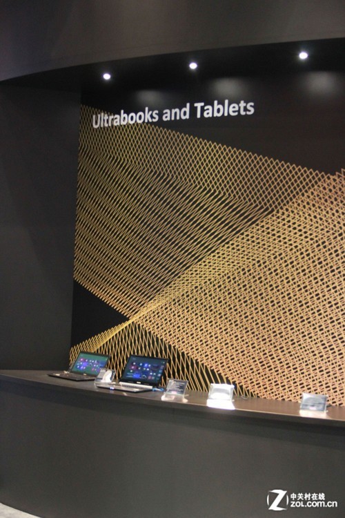 CES2013:��֥չʾ�¿�Win8/���������� 