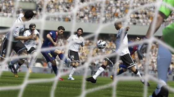 《FIFA 14》发售日期曝光 PSV版亮相_软件学