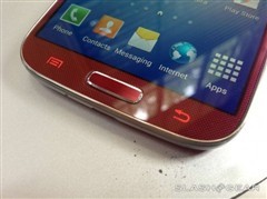 配置相同红色版GALAXYS4真机出现