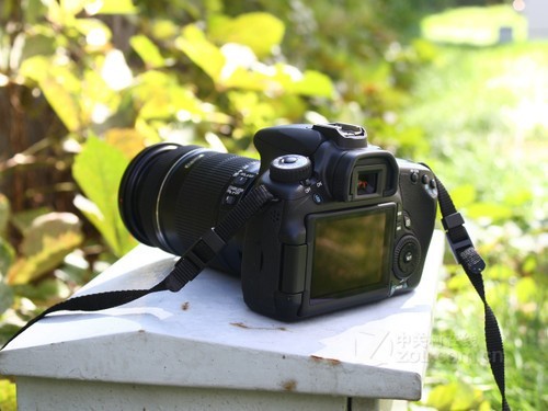 配备18-200镜头佳能60D套机售7599元