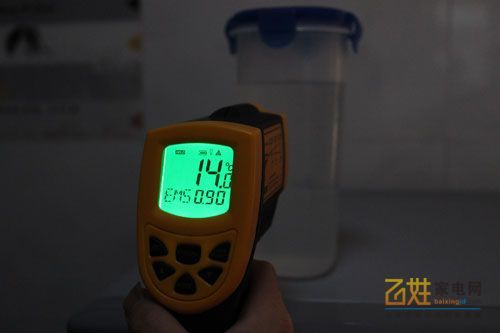 奥马冰箱拆解测试：全铁散热管留腐烂隐患